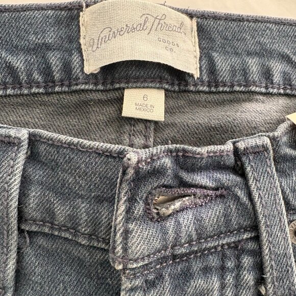 Universal Threads Mid Rise 80's Slim Button Front Jeans Size 6 NWT - Picture 4 of 10